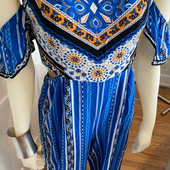 COPY - Off the shoulder Jumpsuit with side cut-outs - Picture 7 of 11